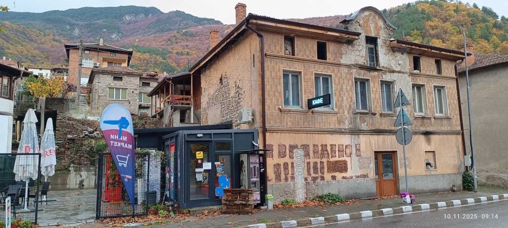 Къща с МАГАЗИН - Бачково