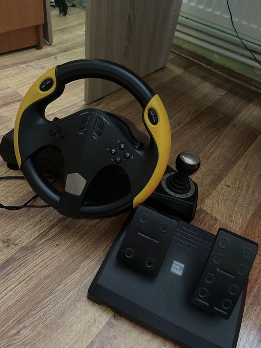 Volan gaming cu schimbator