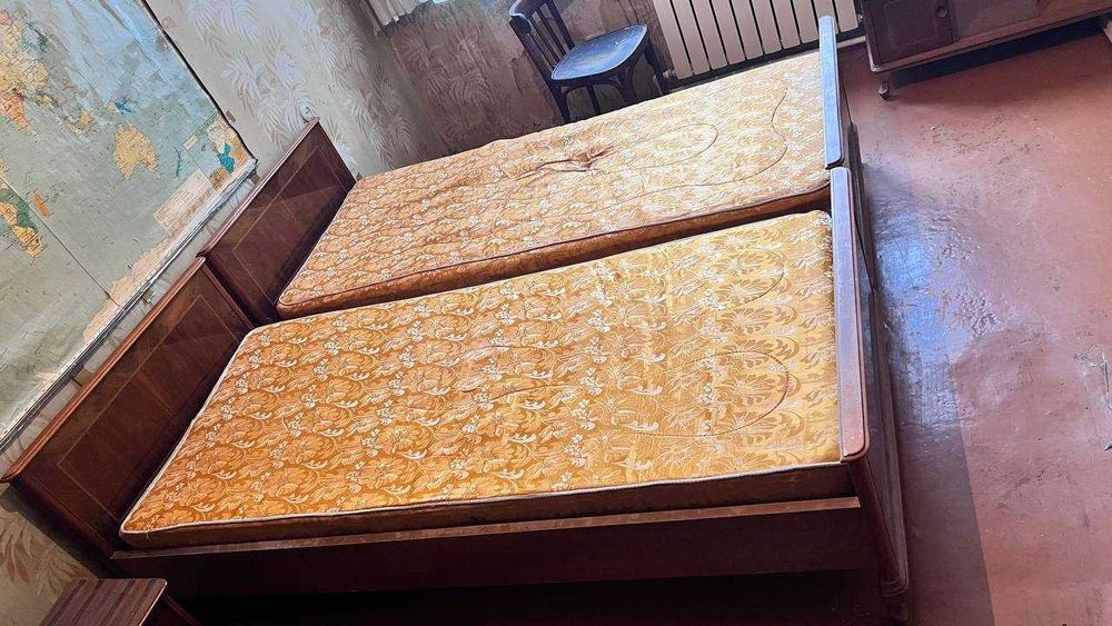 Продам спальный гарнитур (комплект)