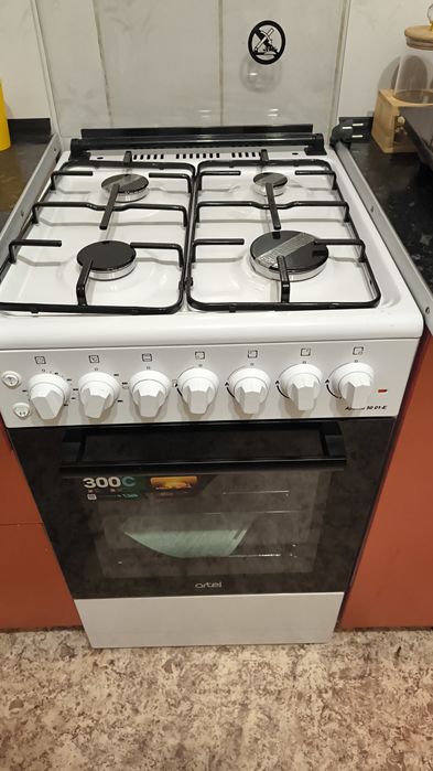 Продам газовую плиту