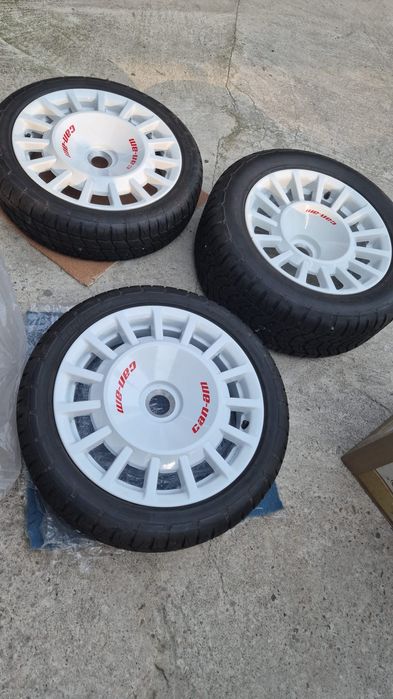 Vând genti+cauciucuri noi canam