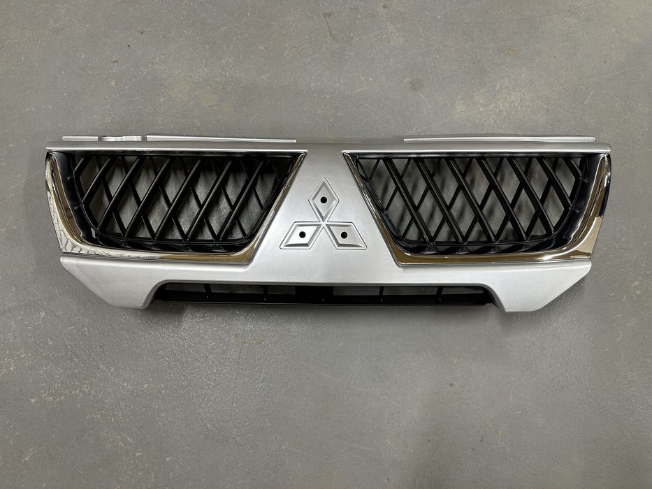 Решетка радиатора Монтеро Спорт