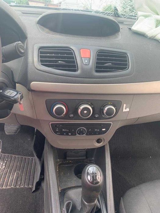 dezmembrez renault Fluence 1.6i/bara spate fluence/usa fata fluence/