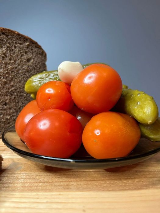 Домашние маринованные помидоры и огурцы