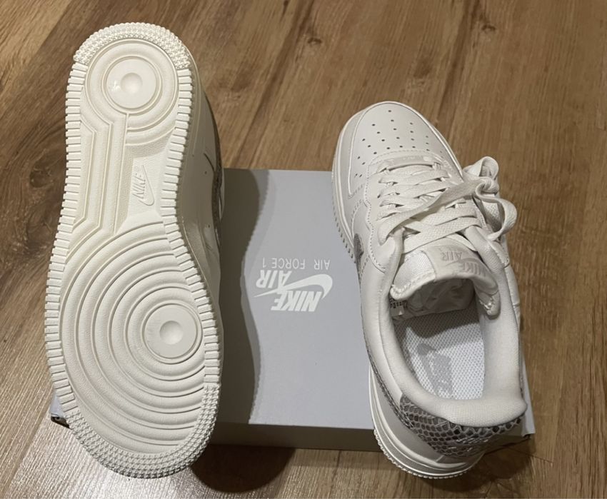 Air Force 1 noi 36.5