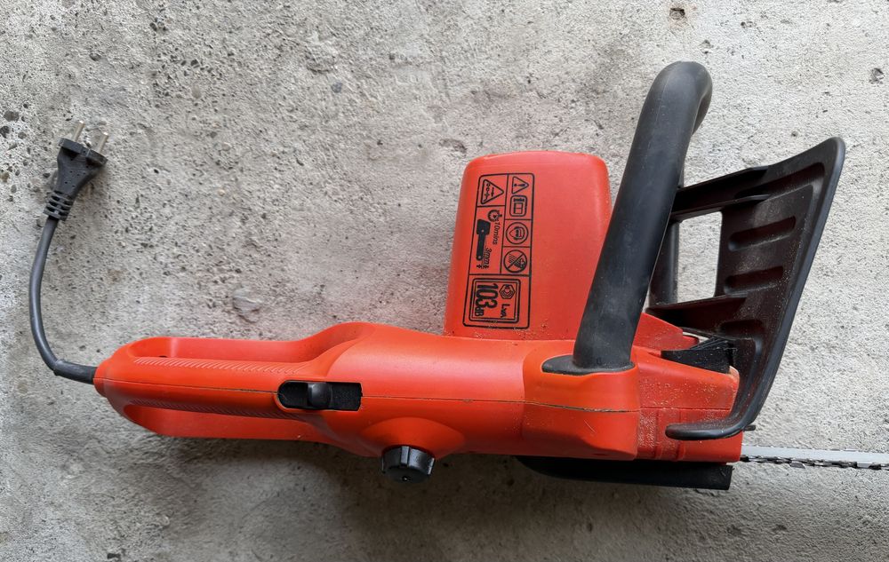Fierastrau electric Black&Decker 40cm 1600W