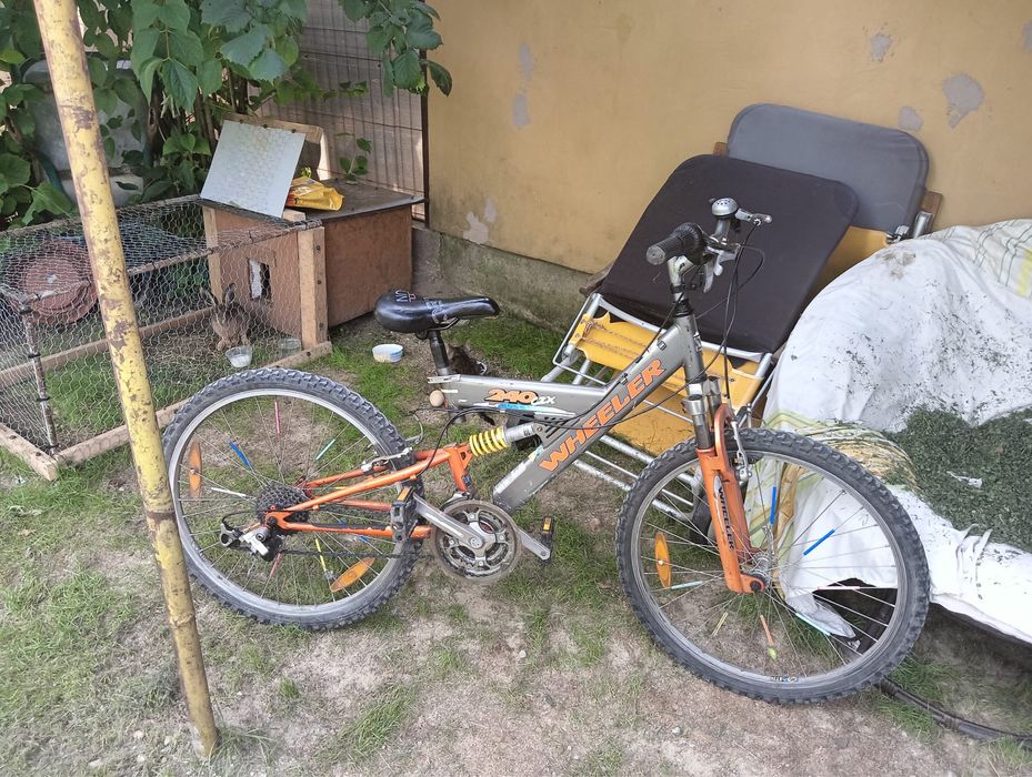 Bicicleta cu suspensii fata spate