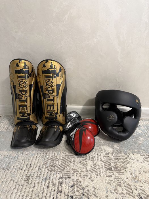 Боксерский комплект, перчатка