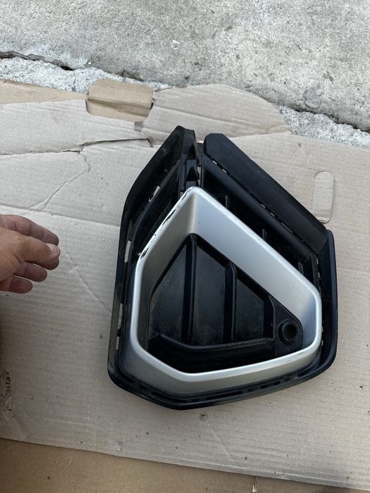 Grilă stânga bară față audi Q3.(83A).S linne.cod:83A807681.D.