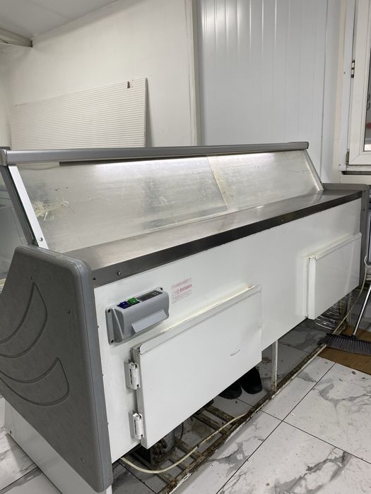 Витринный холодильник