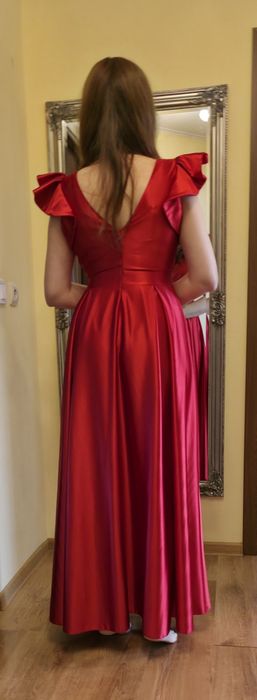 Rochie lungă de ocazie satinată The Perfect „Little Red Dress” (Mărimea S/M)