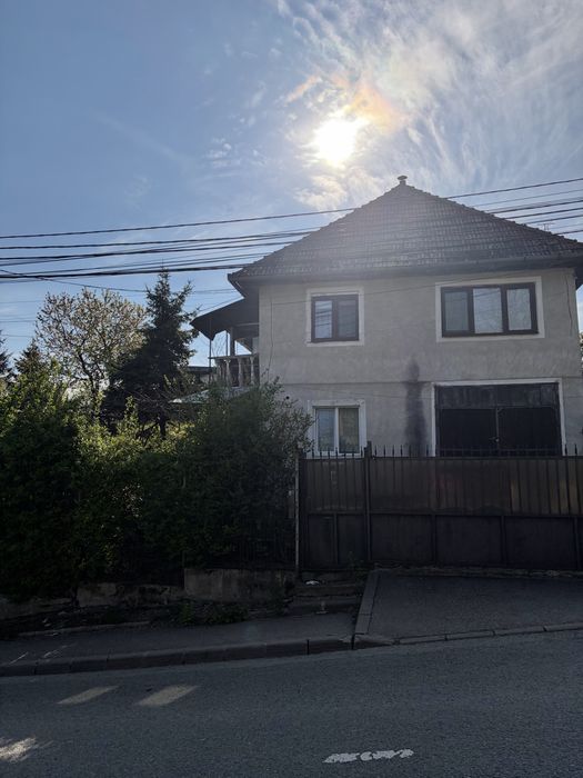 Teren de vanzare  cu, casa (printre ultimele ramase in zona)strada Macesului nr 17, cartier Buna ziua + casa