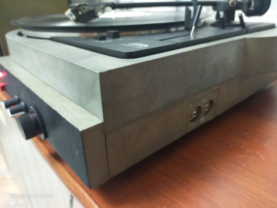 Электрофон.  Проигрыватель пластинок.