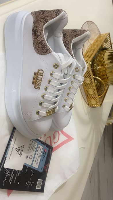 Adidasi Guess albi