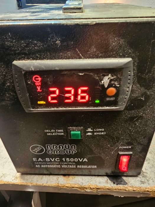 Stabilizator de Tensiune Braun Group EA-SVC 1500VA (750W) cu Servomotor