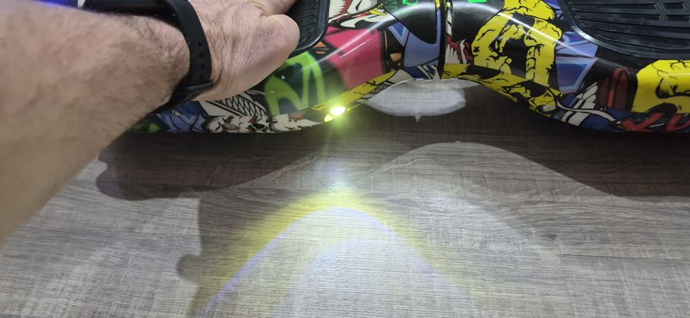 Hoverboard   2 bucăți  la preț  de 1, are  doar o telecomanda