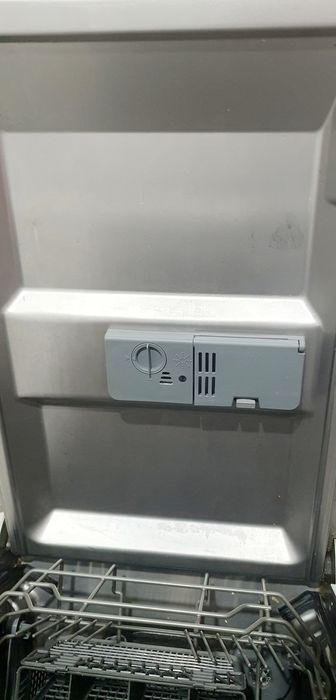 Продам посудомоечную машину