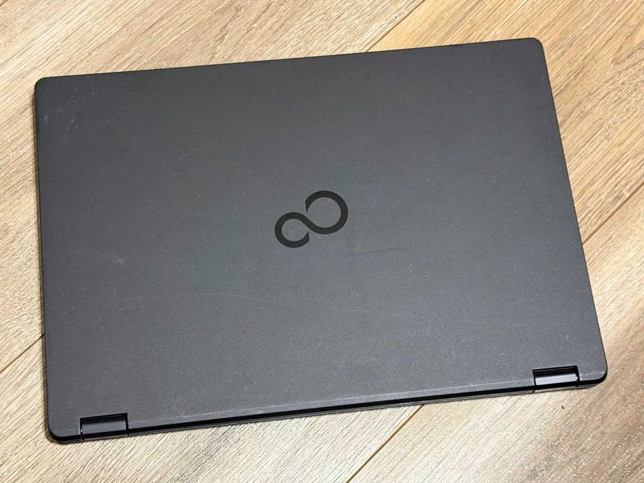 Fujitsu Lifebook U747 I7-7600U/8RAM/256SSD