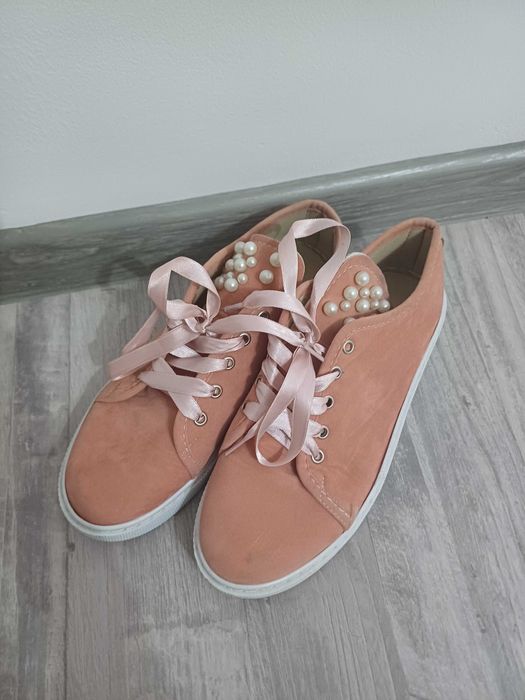 Дамски обувки като нови