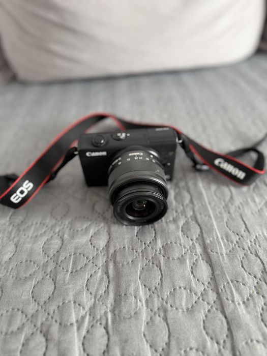 Canon EOS M200 folosit foarte putin