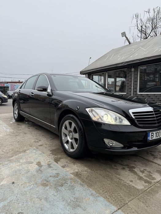 Mercedes-Benz S-Class 350L , fost automobil corp diplomatic .