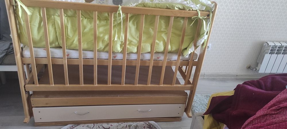 Кроватка с матрасом и бортиками