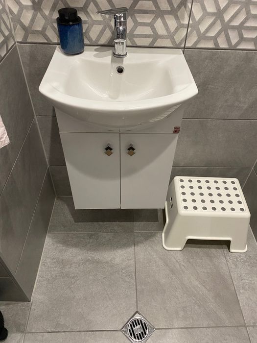 Водоустойчив комплект шкаф с огледало, мивка и батерия за баня