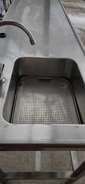 Masa din inox cu chiuveta
