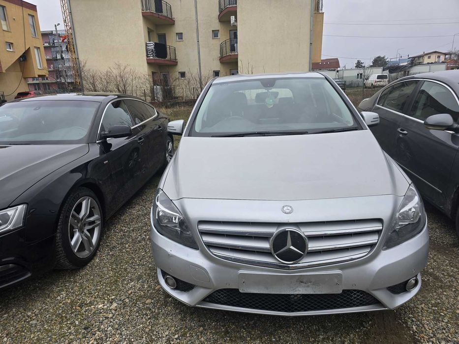 Dezmembrari dezmembrez Mercedes B-Class 1.8 CDI cod motor OM651901