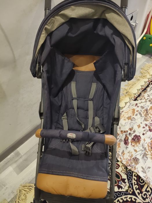 коляска
Лёгкая , манёвренная коляска Chicco Lite way, с хорошей