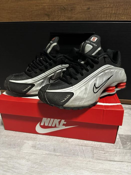 Маратонки Nike Shox R4