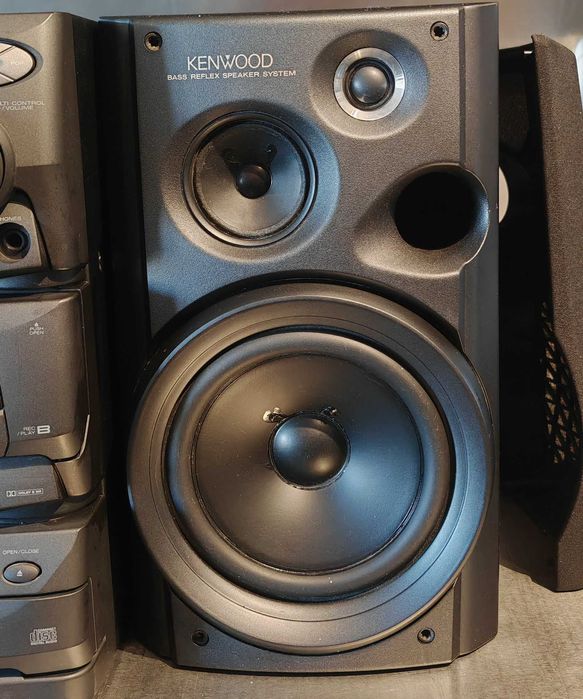 Kenwood RXD-500 2x100W, 3 CD changer, A/B cassette deck, AUX, 3-way Bass-reflex колони