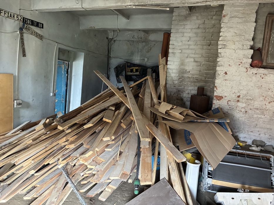 Продам два бокса.