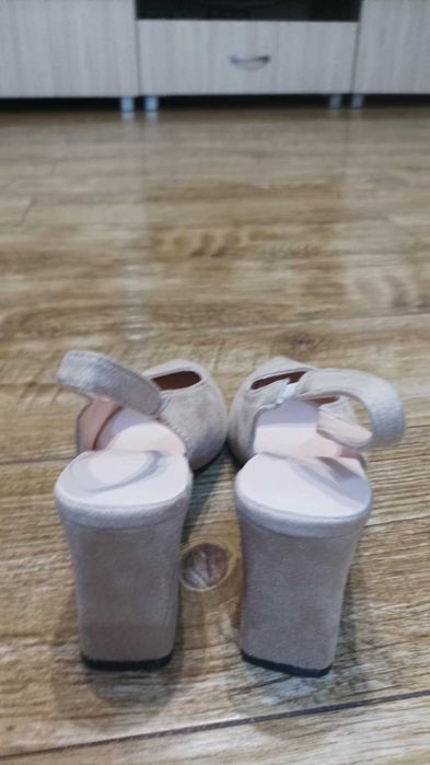 Елегантни дамски обувки