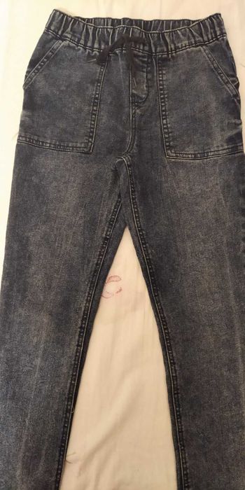 ДЪНКИ  много запазени по 8лв  134 , 146, 152 размер