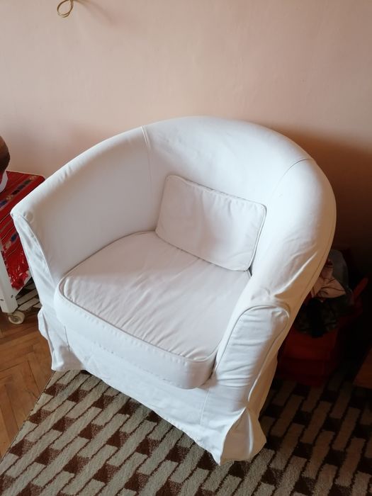 Vând comodă, fotolii, măsuțe, televizor, impecabile