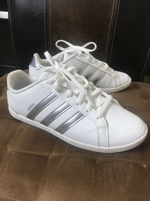 Adidasi marimea 36.