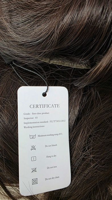 Perucă HAIRCUBE scurtă șaten închis, dreaptă în straturi, sintetică