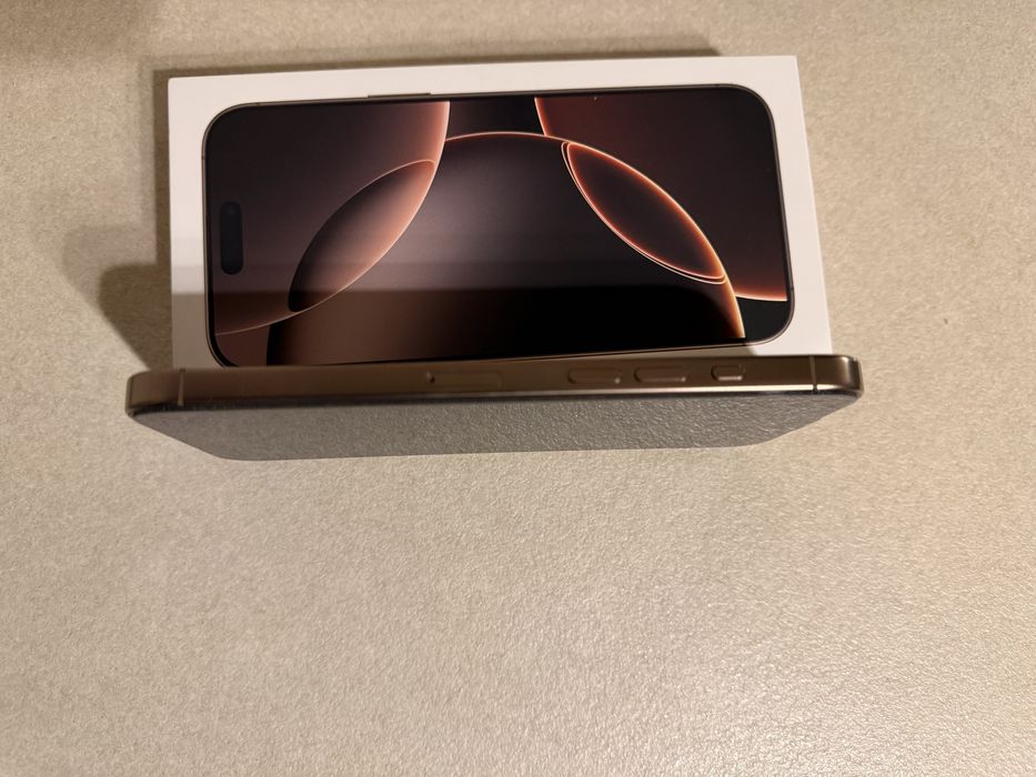 iPhone 16 Pro Max 256GB Desert Titanium с гаранция и застраховка