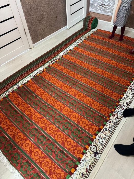 Ала-теру алаша сатылады. Кол онер