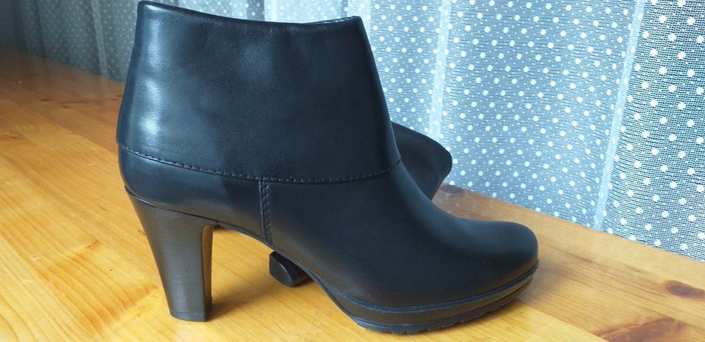 Ghetuțe elegante din piele naturală, Tamaris damă, NOI