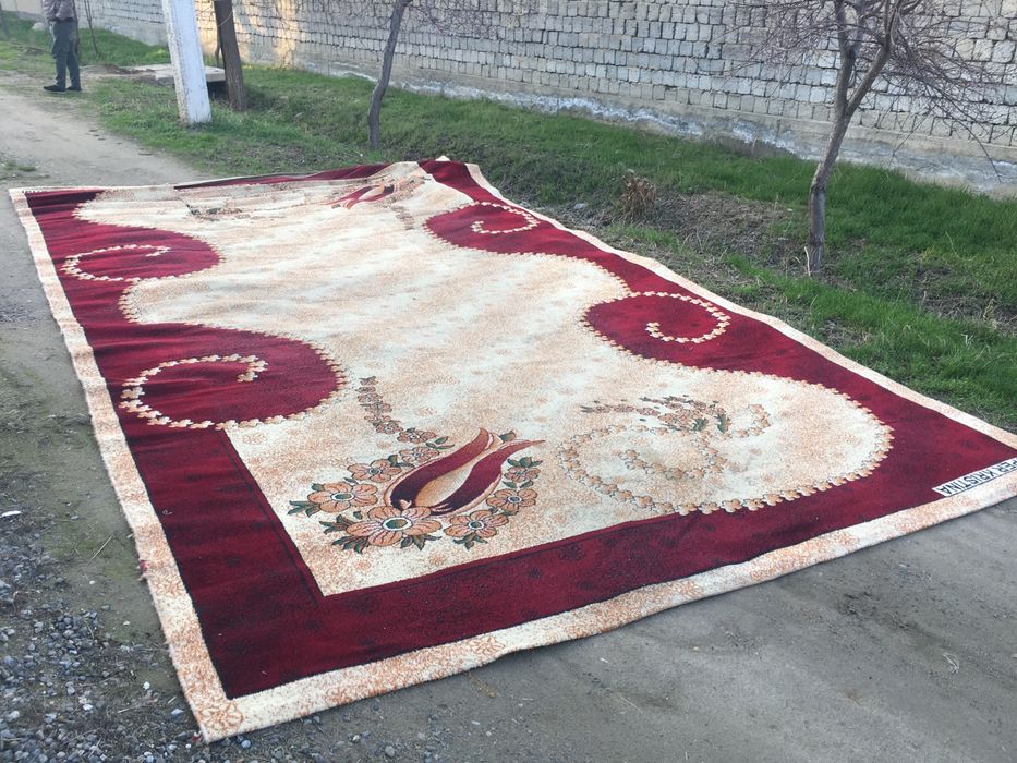 Gilam sotiladi katta