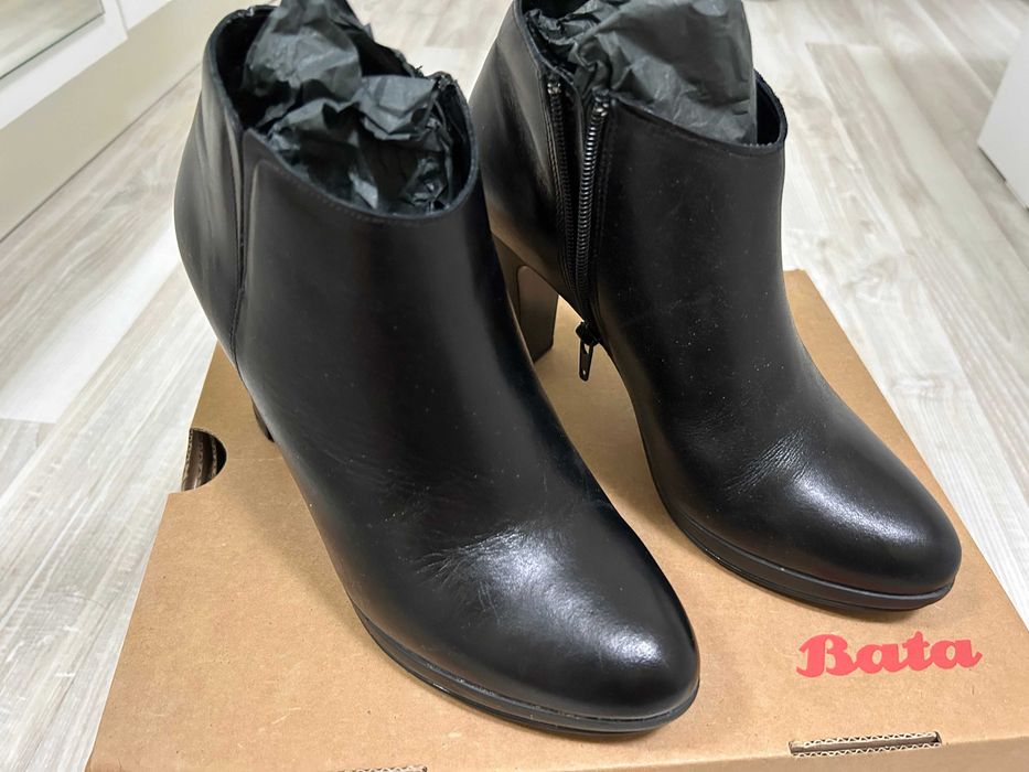 Дамски боти Bata