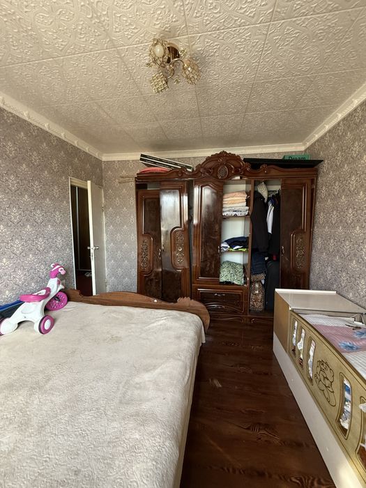 Микрайон 77 серий 3 хоналик квартира сотилади3 этаж 6 метр балкон