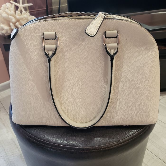 Дамска чанта Guess