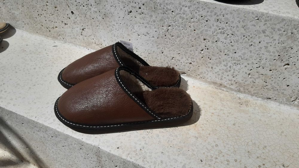 2 perechi Papuci de casă din blană naturală ovină