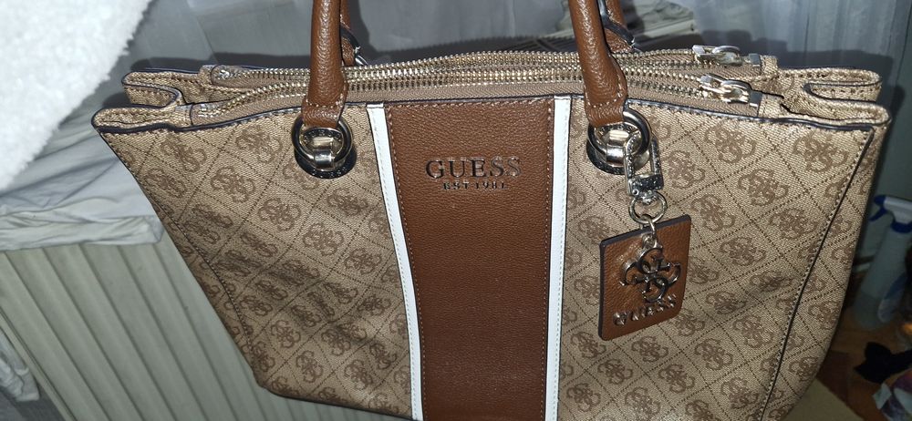 Geanta Guess est 1981