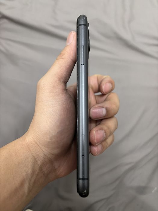 айфон 11 срочно продам