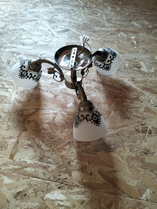 Lustra Prato 3, KLAUSEN, LY-3225