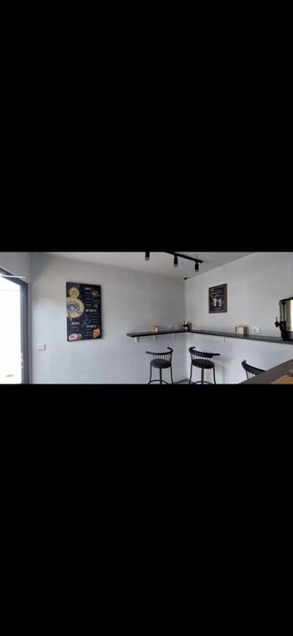 Киоск под кофейню, фастфуд.